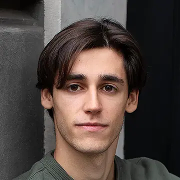 Portraitfoto des Schauspielers Luca Anker, IAF Absolvent 2023