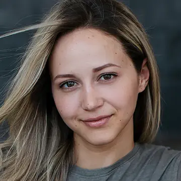 Portraitfoto der Schauspielerin Sophia de Oliveira, IAF Absolventin 2018
