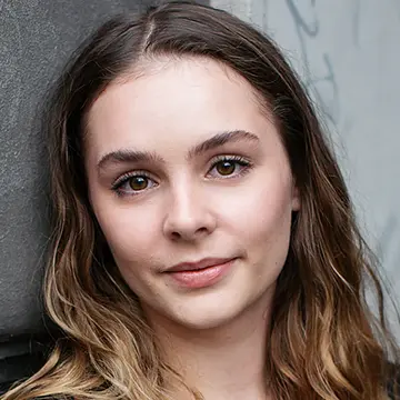 Portraitfoto der Schauspielerin Nele Neomi Kuppens, IAF Absolventin 2021