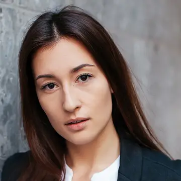 Portraitfoto der Schauspielerin Nicole Aliz, IAF Absolventin 2018