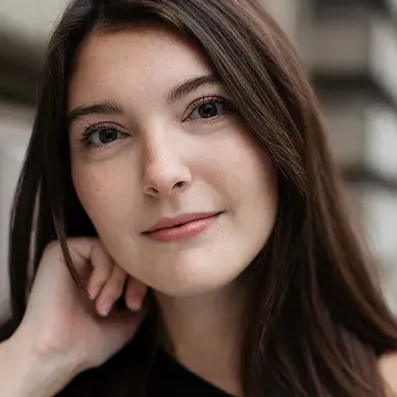 Portraitfoto der Schauspielerin Simone Zorn, IAF Absolventin 2019