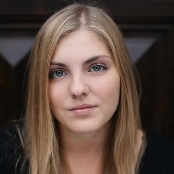 Portraitfoto der Schauspielerin Lara Ertan, IAF Absolventin 2019