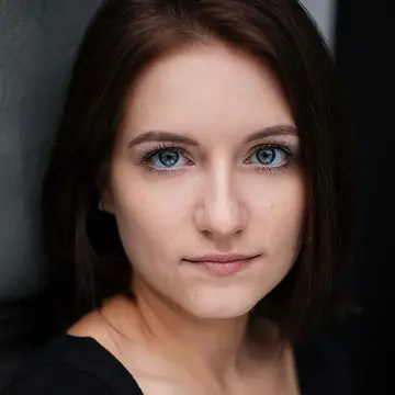 Portraitfoto der Schauspielerin Alexa Krummenacher, IAF Absolventin 2019