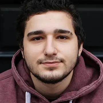 Portraitfoto des Schauspielers Veit Schieder, IAF Absolvent 2022