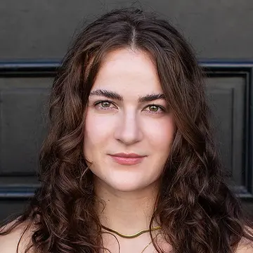 Portraitfoto der Schauspielerin Sinje Sauer, IAF Absolventin 2024
