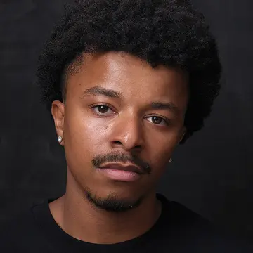 Portraitfoto des Schauspielers Marius Beckert, IAF Absolvent 2025