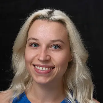 Portraitfoto der Schauspielerin Katharina Lorenz, IAF Absolventin 2025