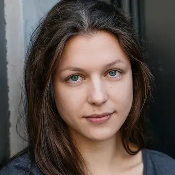 Portraitfoto dr Schauspielerin Lisa Marie Studtmann, IAF Absolventin 2020