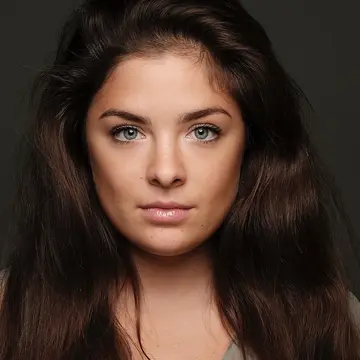 Portraitfoto der Schauspielerin Sara Baric, IAF Absolventin 2017