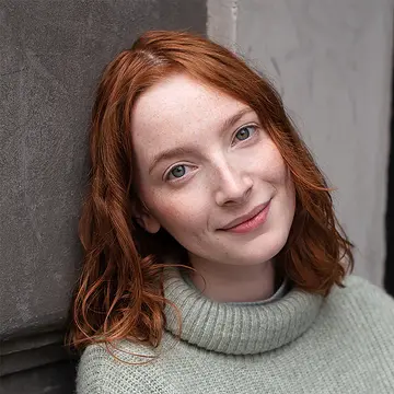 Portraitfoto der Schauspielerin Maria Sophie Siegl, IAF Absolventin 2023