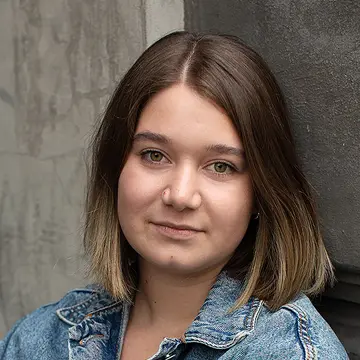 Portraitfoto der Schauspielerin Sahra Fischer, IAF Absolventin 2023