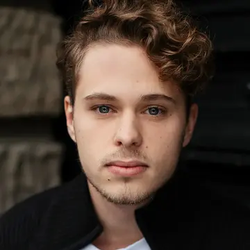 Portraitfoto des Schauspielers Tobias Schäfer, IAF Absolvent 2019