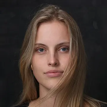 Portraitfoto der Schauspielerin Hanna Geist, IAF Absolventin 2025