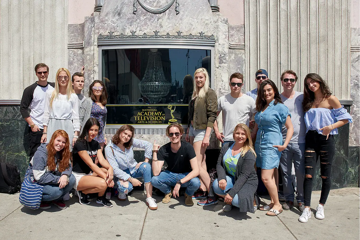 Gruppenfoto vor der National Academy of Television Arts and Sciences in Los Angeles, Studienfahrt der IAF 2017