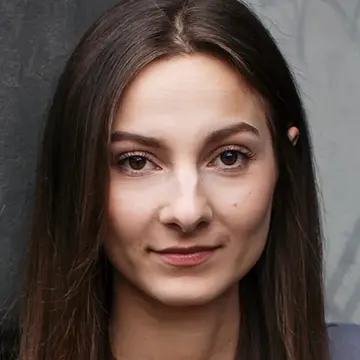 Portraitfoto der Schauspielerin Vivien Schug, IAF Absolventin 2022