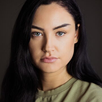 Portraitfoto der Schauspielerin Cathleen Theres, IAF Absolventin 2019