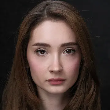 Portraitfoto der Schauspielerin Alina Nicole Georgiana, IAF Absolventin 2025