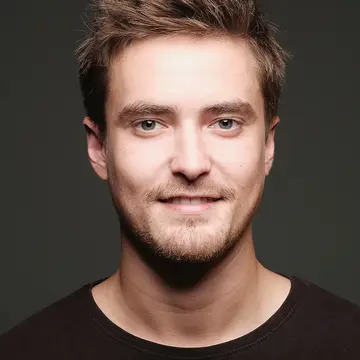 Portraitfoto des Schauspielers Bastian Baltes, IAF Absolvent 2017