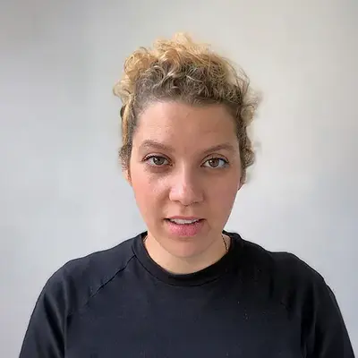 Portrait von Laura Dabelstein, Dozentin an der iaf - Internationale Akademie für Filmschauspiel