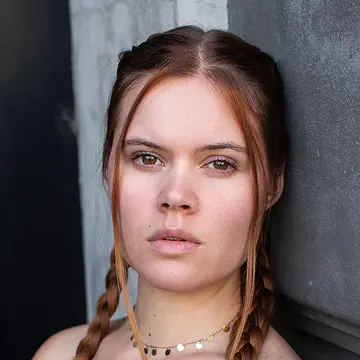 Portraitfoto der Schauspielerin Lina Helle, IAF Absolventin 2024