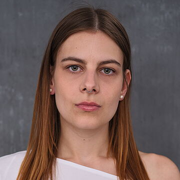 Portraitfoto der Schauspielerin Noelle Eve Seltenreich, IAF Absolventi 2026