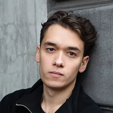 Portrait von Portraitfoto des Schauspielers Merlin Walden, IAF Absolvent 2023