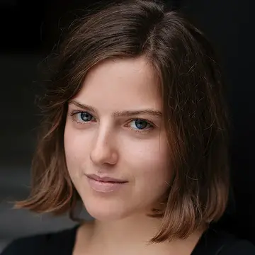 Portraitfoto der Schauspielerin Gianna Dolci, IAF Absolventin 2019