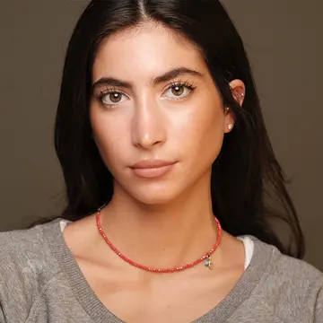 Portraitfoto der Schauspielerin Yasemin Askin, IAF Absolventin 2017
