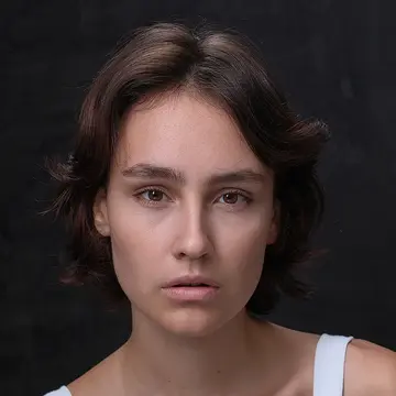 Portraitfoto der Schauspielerin Salome Berger, IAF Absolventin 2025