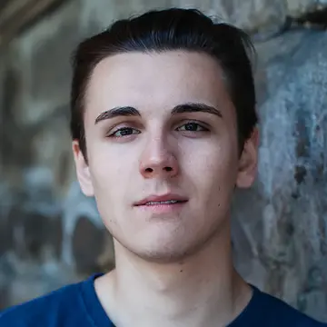 Portraitfoto des Schauspielers Konstantin König, IAF Absolvent 2018
