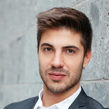 Portraitfoto des Schauspielers Fabian Kuhn, IAF Absolvent 2018