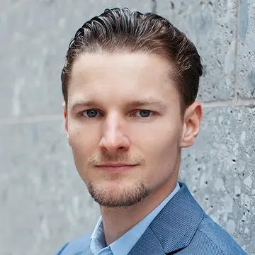 Portraitfoto des Schauspielers Julian Jonas Stumpp, IAF Absolvent 2018