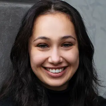 Portraitfoto der Schauspielerin Angelina Thermer, IAF Absolventin 2022