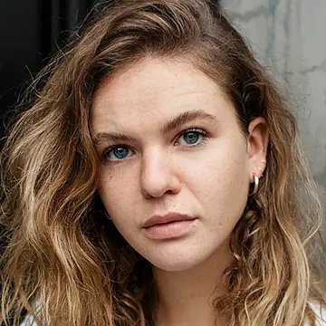 Portraitfoto der Schauspielerin Juana Nagel, IAF Absolventin 2021