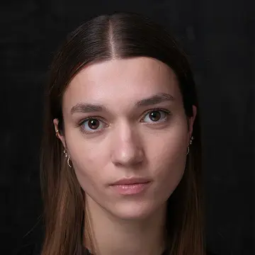 Portraitfoto der Schauspielerin Lia Jandt, IAF Absolventin 2025