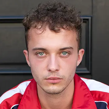 Portraitfoto des Schauspielers Felix Düll, IAF Absolvent 2024