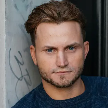 Portraitfoto des Schauspielers Lars Erik Gabrisch, IAF Absolvent 2020