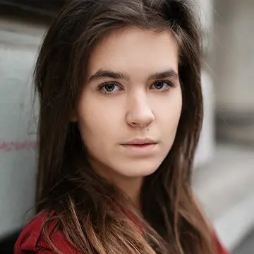 Portraitfoto der Schauspielerin Naomi Ast, IAF Absolventin 2019