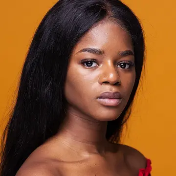 Portraitfoto der Schauspielerin Melodie Simina, IAF Absolventin 2019