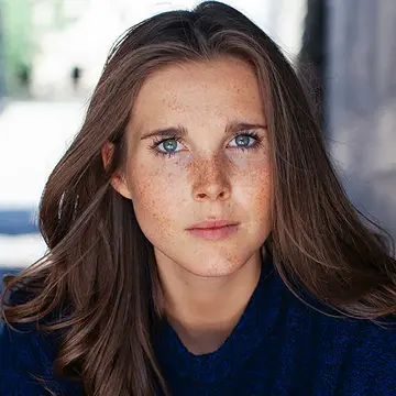 Portraitfoto der Schauspielerin Anna Overdiek, IAF Absolventin 2018