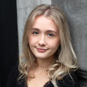 Portraitfoto der Schauspielerin Brikena Ray, IAF Absolventin 2023