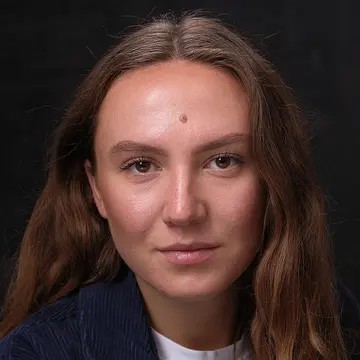 Portraitfoto der Schauspielerin Mara Terstappen, IAF Absolventin 2025