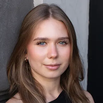 Portraitfoto der Schauspielerin Lea Jiptner, IAF Absolventin 2024