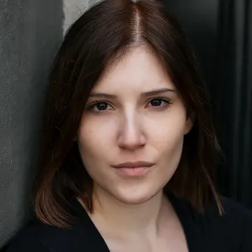 Portraitfoto der Schauspielerin Jennifer Kokoska, IAF Absolventin 2020