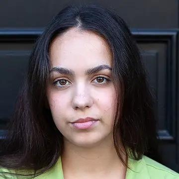 Portraitfoto der Schauspielerin Janette Weber, IAF Absolventin 2024