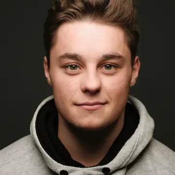 Portraitfoto des Schauspielers Marius Rohmann, IAF Absolvent 2017