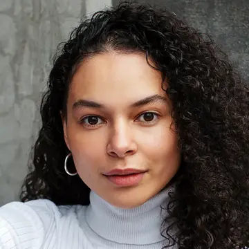 Portraitfoto der Schauspielerin Loreley Gonzales, IAF Absolventin 2022