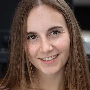 Portraitfoto der Schauspielerin Sandra Markert, IAF Absolventin 2022