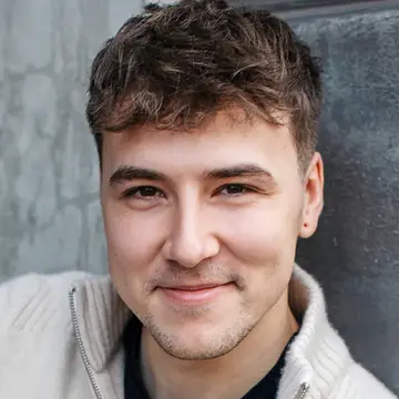 Portraitfoto des Schauspielers John Luis Rupprecht, IAF Absolvent 2022
