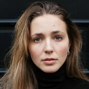 Portraitfoto der Schauspielerin Viola von Hoesslin, IAF Absolventin 2022